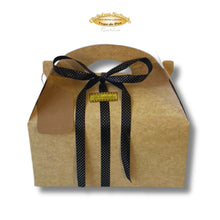 Cargar imagen en el visor de la galería, Caja pasiega La Golosa lista para regalo con lazo y tarjeta