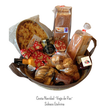 Cargar imagen en el visor de la galería, Cesta pasiega Vega de Pas con selección artesanal de los Valles Pasiegos. Sobaos Etelvina.
