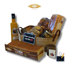 Cargar imagen en el visor de la galería, Gran cesta pasiega gourmet La Golosa con sobaos pasiegos, quesada, anchoas, bonito y dulces artesanos de Cantabria.