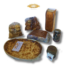 Cargar imagen en el visor de la galería, Pack de dulces pasiegos para celebración con sobaos artesanos, quesada pasiega y productos tradicionales de Cantabria.