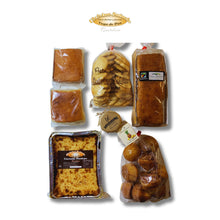 Cargar imagen en el visor de la galería, Contenido completo del pack merienda pasiega con sobaos, quesada y dulces tradicionales de Cantabria.