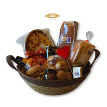 Cargar imagen en el visor de la galería, 🧺 Cesta Pasiega Vega de Pas – El regalo más completo de Cantabria
