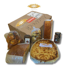 Cargar imagen en el visor de la galería, Pack Celebración Pasiega Etelvina listo para envío con sobaos pasiegos artesanos, quesada pasiega, pastas pasiegas y productos tradicionales de Cantabria.

