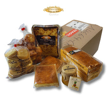 Cargar imagen en el visor de la galería, Pack merienda pasiega con sobaos, quesada y productos de Cantabria listo para envío en caja.
