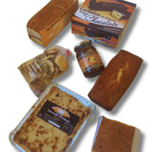 Cargar imagen en el visor de la galería, Pack Momentos Especiales con productos artesanos de Cantabria: sobaos pasiegos, quesada pasiega, corbatas de Unquera y miel natural.
